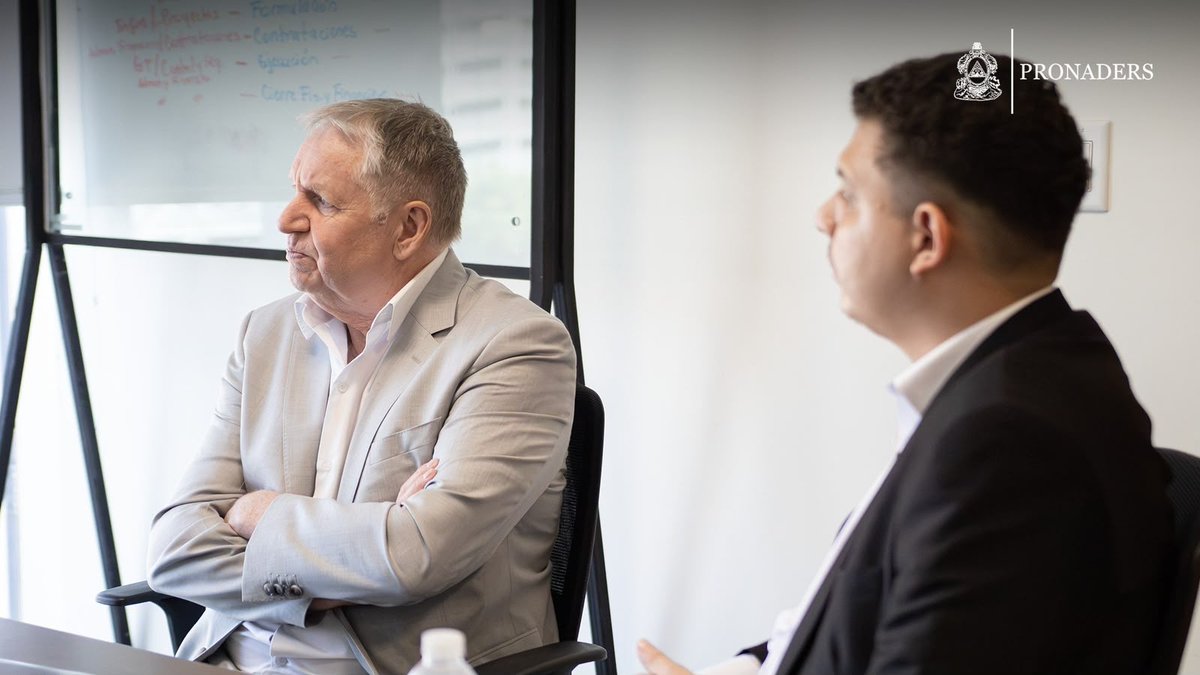 pronaders_hn's tweet photo. 📓🖊️🤝El ministro subdirector de #PRONADERS Ángel Paz, y la Confederación Alemana de Cooperativas (#DGRV) se reunieron para impulsar el cooperativismo hondureño, a travéz de una mesa interinstitucional para facilitar financiación e introducir cooperativas energéticas rurales.⚡💰 https://t.co/vDN4o5Y5aJ