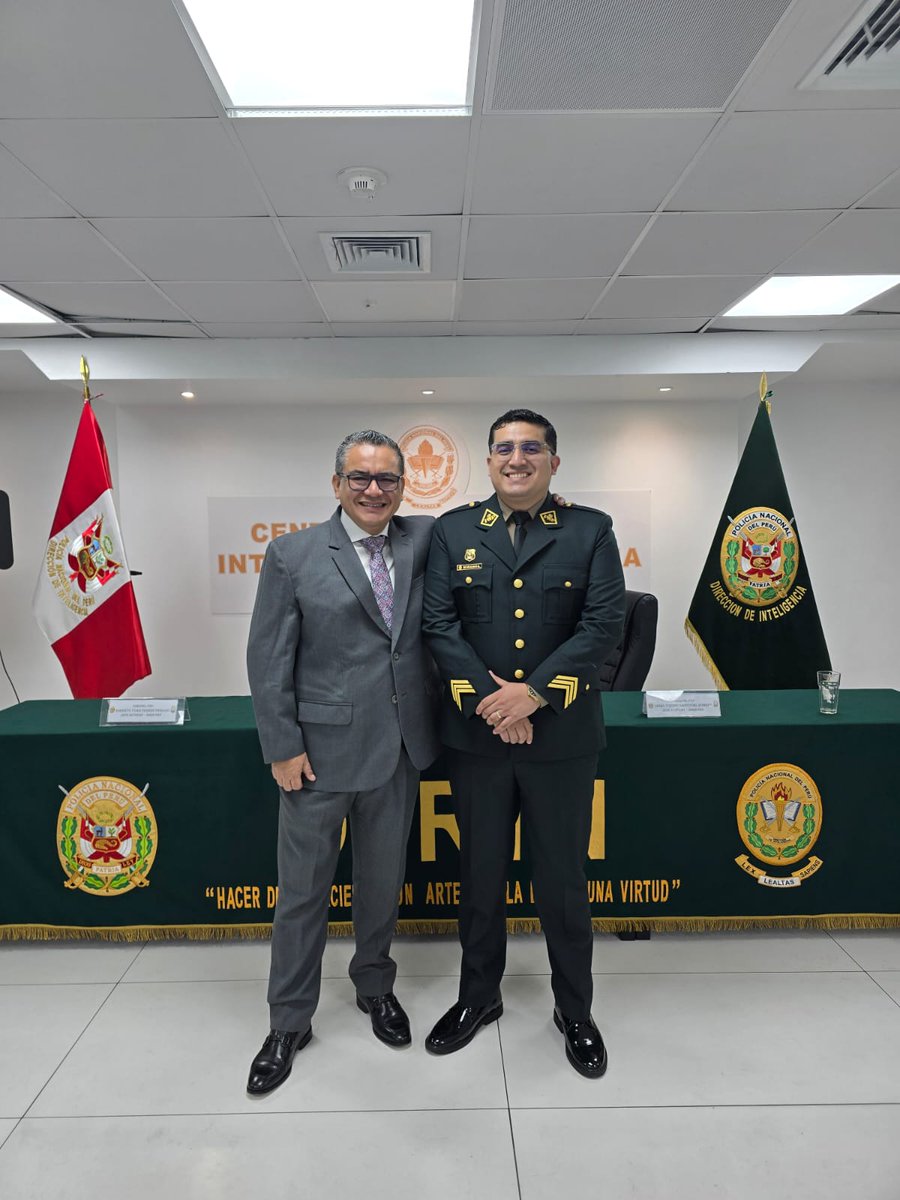 JSantivanezA's tweet photo. El día de hoy estuvimos en la Ceremonia de Ascenso por la causal de Acción Distinguida de #ElvisMiranda. Una ceremonia muy emocionante y que nos hizo recordar lo importante que es el apoyo a nuestra @PoliciaPeru.
Como él, muchos de nuestros policías enfrentan todos los días a la criminalidad y el gran problema sucede cuando terminan abandonados a su suerte al hacer uso de sus armas de fuego.
Que la experiencia de #ElvisMiranda nos llame a reflexionar que debemos proteger la integridad personal y moral de nuestro personal policial y militar.
