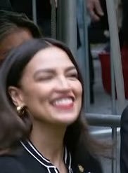 Socialmentos's tweet photo. AOC at 9/11 memorial vs ICE facility https://t.co/C1sXQUi3gN