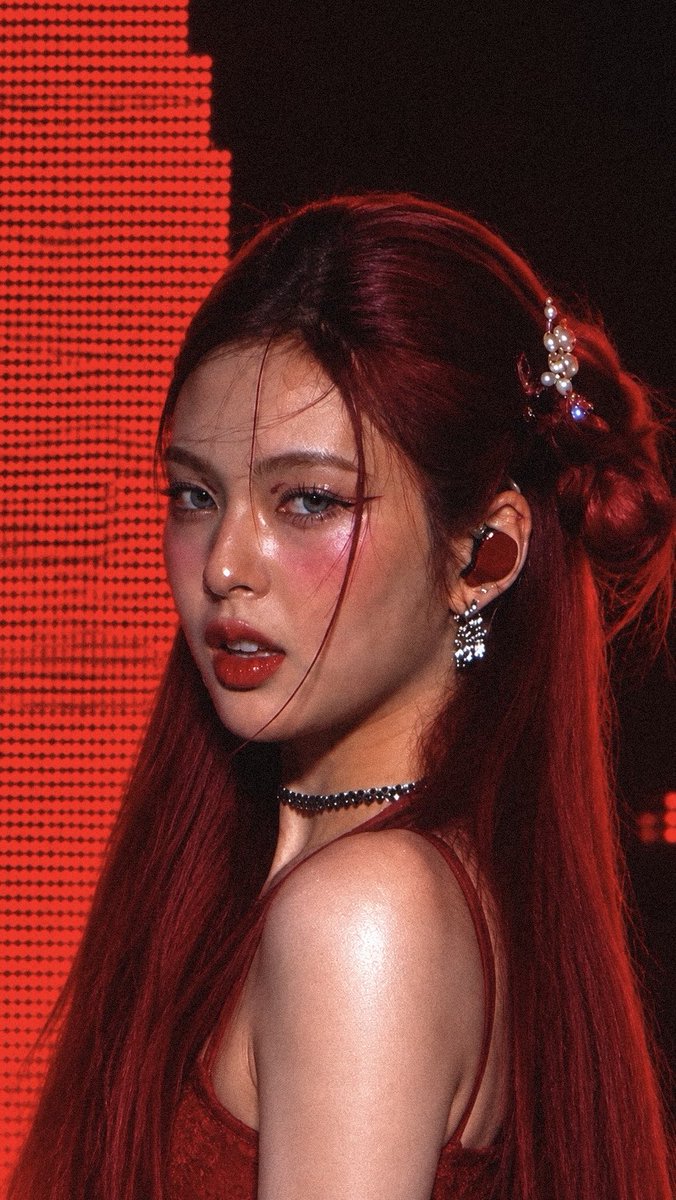 chisev7's tweet photo. What was in the air of Macao that made her appear this scorching hot, almost burning the display screens with her aura? https://t.co/66GXvlg1Fk