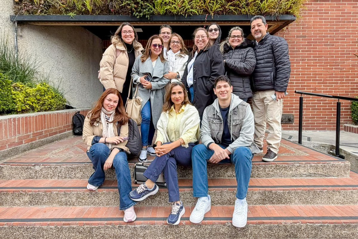 _ALIDE_'s tweet photo. 🏦🇨🇴 #CapacitaciónALIDE | ¡Cerramos tres días de intercambio en Bogotá! 🙌
Nuestra pasantía con @Findeter reunió a #IFD de América Latina para compartir prácticas sobre liderazgo, cultura organizacional, conciliación y gestión del talento humano 🌎🤝 https://t.co/DivIwlnK6U
