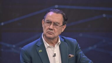 vinicios_betiol's tweet photo. Recebi a informação de uma fonte influente de que um certo candidato à Presidência da República ofereceu o Ministério da Saúde a Augusto Cury. O objetivo seria fazê-lo crescer e impedir Lula de vencer no primeiro turno. Porém, Cury aparecerá com um crescimento absurdo entre o eleitorado de direita nas próximas pesquisas, e o tal candidato que ofereceu o ministério está com medo.