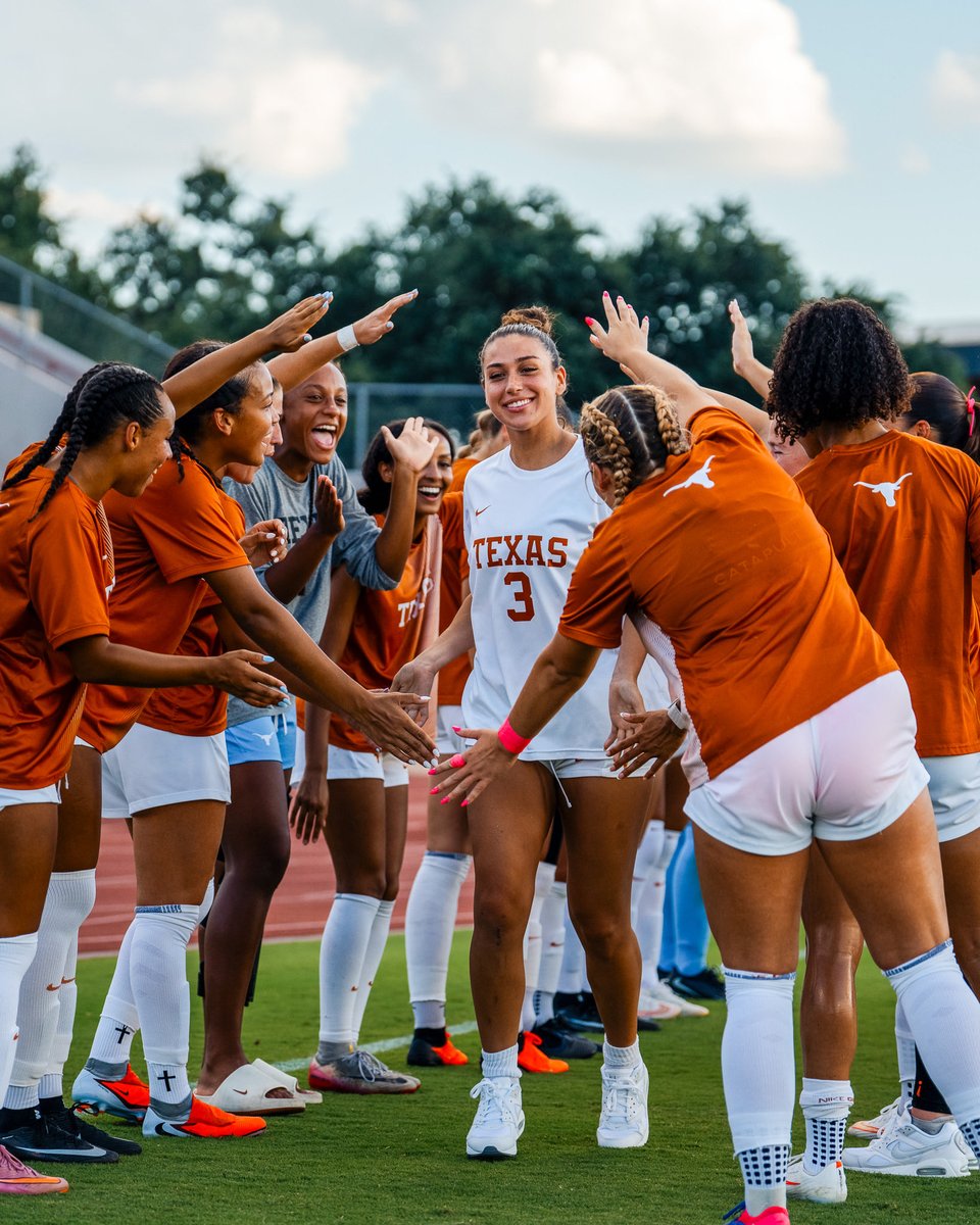 TexasLonghorns's tweet photo. some pretty sweet @texassoccer senior day moments 🤘🥹

#HookEm https://t.co/Dyhjdgl4F1