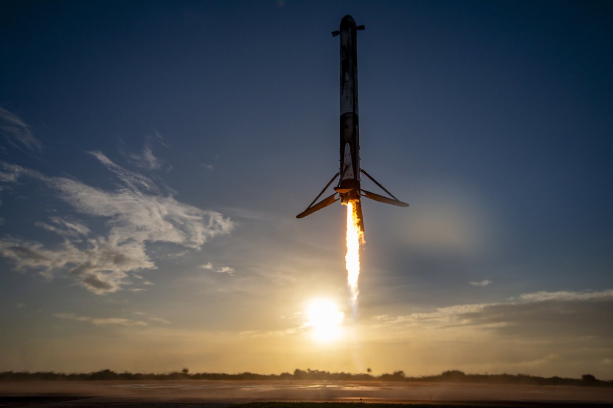 SpaceX's tweet photo. Falcon Heavy's two side boosters land at LZ-2 and LZ-40 https://t.co/j4XAR6rGZq