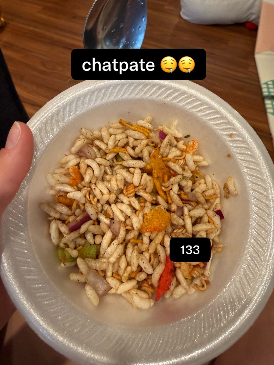 Mimionluv's tweet photo. Snack (7:00pm) 
Her mom lowkey forced these on me but it was worth it https://t.co/CrnxTK1dJ9