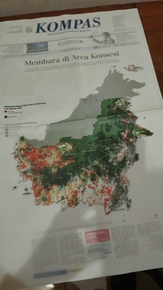 bismillahyuk_'s tweet photo. Ada yang spesial di Harian Kompas hari ini:

Cover transparan kembali 🔥

Kita bisa lihat peta titik kebakaran, dikontraskan dg peta konsesi lahan. Jelas sekali di area karhutla terjadi. Dan siapa yang paling punya agenda untuk membakar lahan di Kalimantan

#PrayforKalimantan https://t.co/zxz4npxaQH