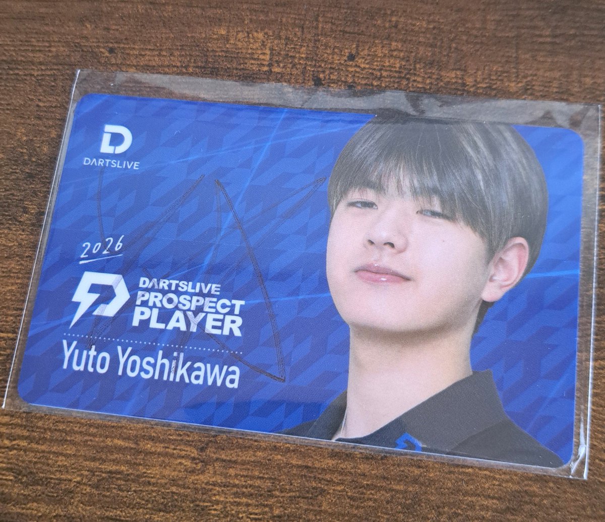ms06s_zaku's tweet photo. 吉川悠斗さんのカードもGET
最後に勝ちを譲っていただいた紳士に感謝🙏
 #DARTSLIVE 
 #ダーツ https://t.co/kxYam8ZQSe