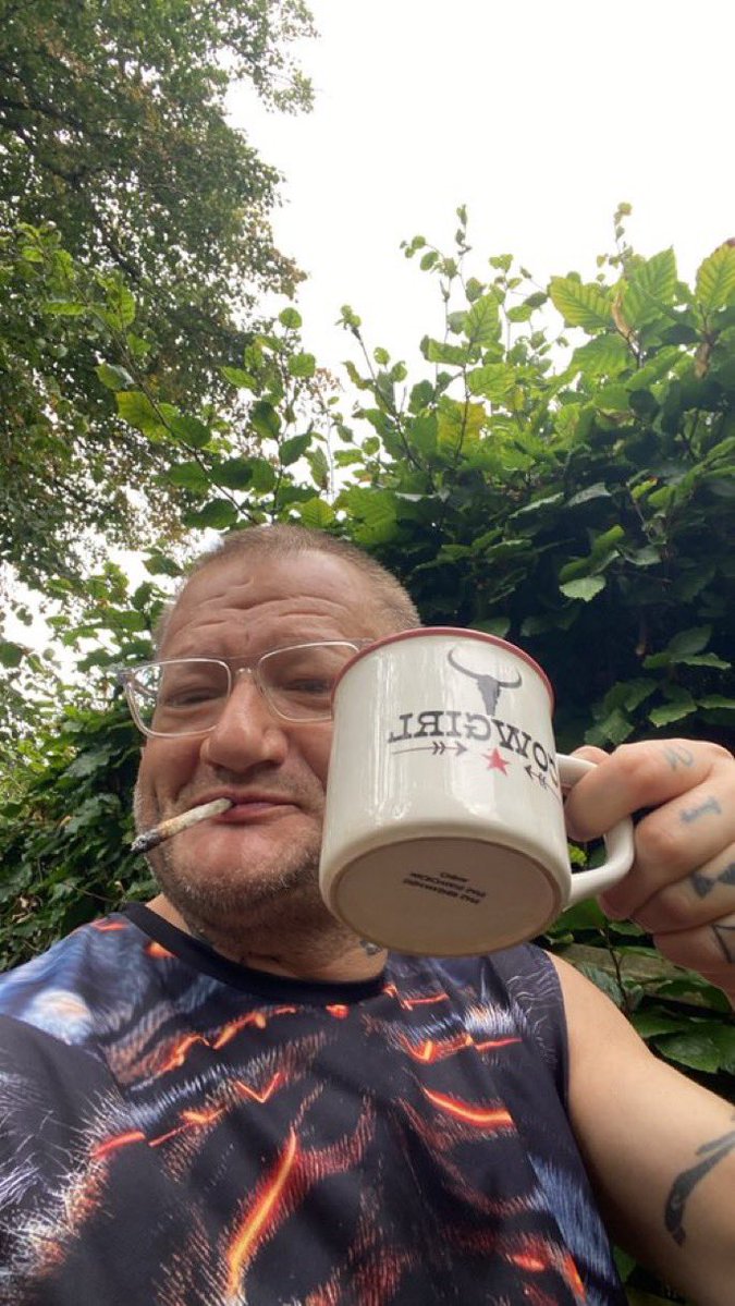 m18smiley's tweet photo. Chilling https://t.co/0A9X4uBkhA