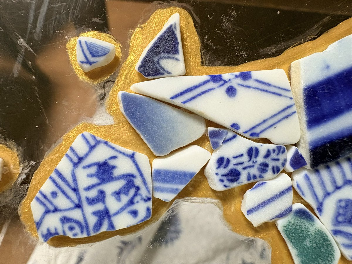p241ng's tweet photo. 小豆島の浜辺で拾ったシー陶器を小豆島に🤭
よく見ると雑ですがそれらしくなったかも？
将棋の駒の絵柄がお気に入りです😚 https://t.co/rRhwvnCWN6