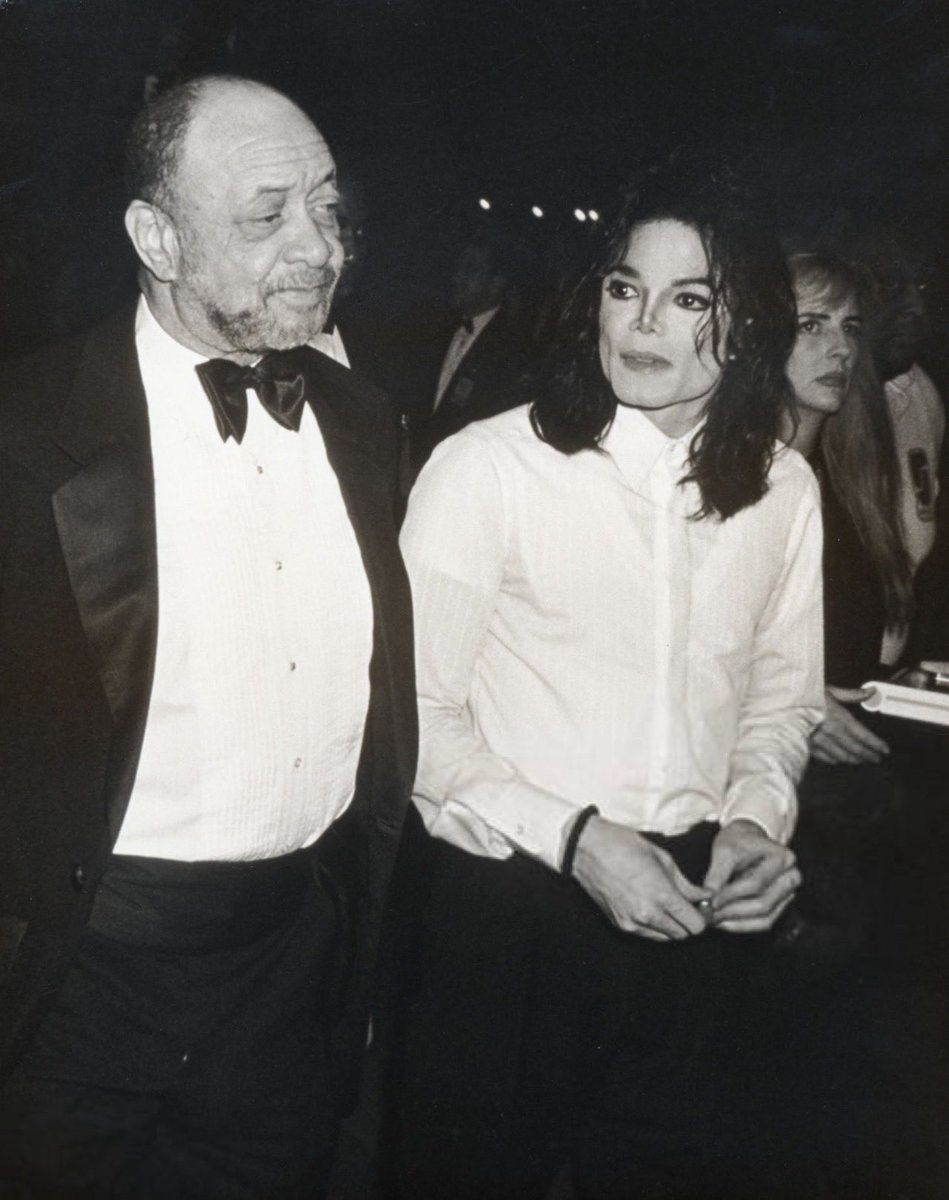 michaelzzip's tweet photo. Bill Bray &amp; Michael Jackson, 1993 https://t.co/u5d9iIe9Pe