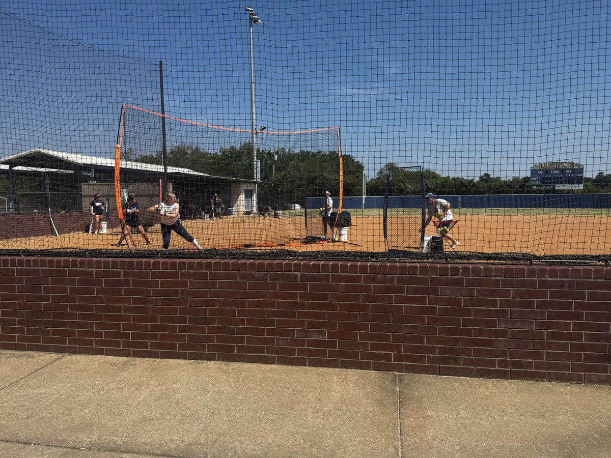Adielyn528's tweet photo. Hot morning, productive practice. https://t.co/VQJLuOJi9L