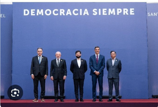 Iherreraa's tweet photo. Ah, pero Boric no se daba ningún gustito dogmático cuando iba a foros con presidentes de izquierda y de extrema izquierda, cierto? https://t.co/ef8H0pHDxY