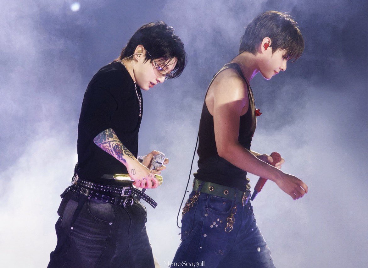 taekookhelpme's tweet photo. WHERE ARE THE DATING RUMOURS https://t.co/JAWxvxHYhB