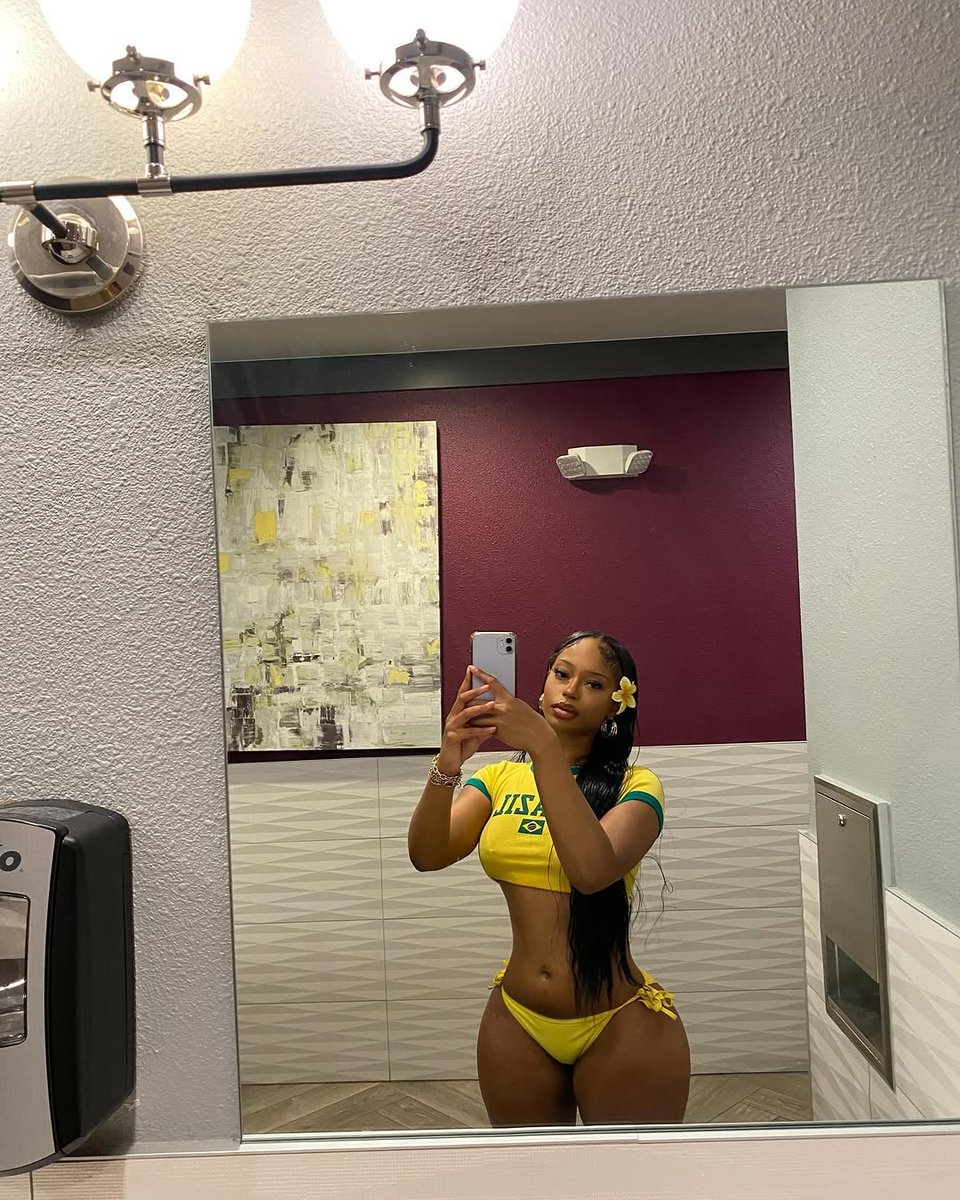iamjazmannfxba's tweet photo. 🖕🏽 summertime vibe, I’m fine all year 😂
coverup skirt: @ https://t.co/FGTyXS2Jkw