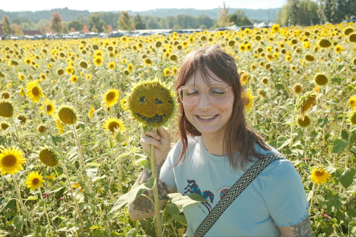 whoslaurel's tweet photo. can you guess my favorite flower? https://t.co/8zXHqLahLw