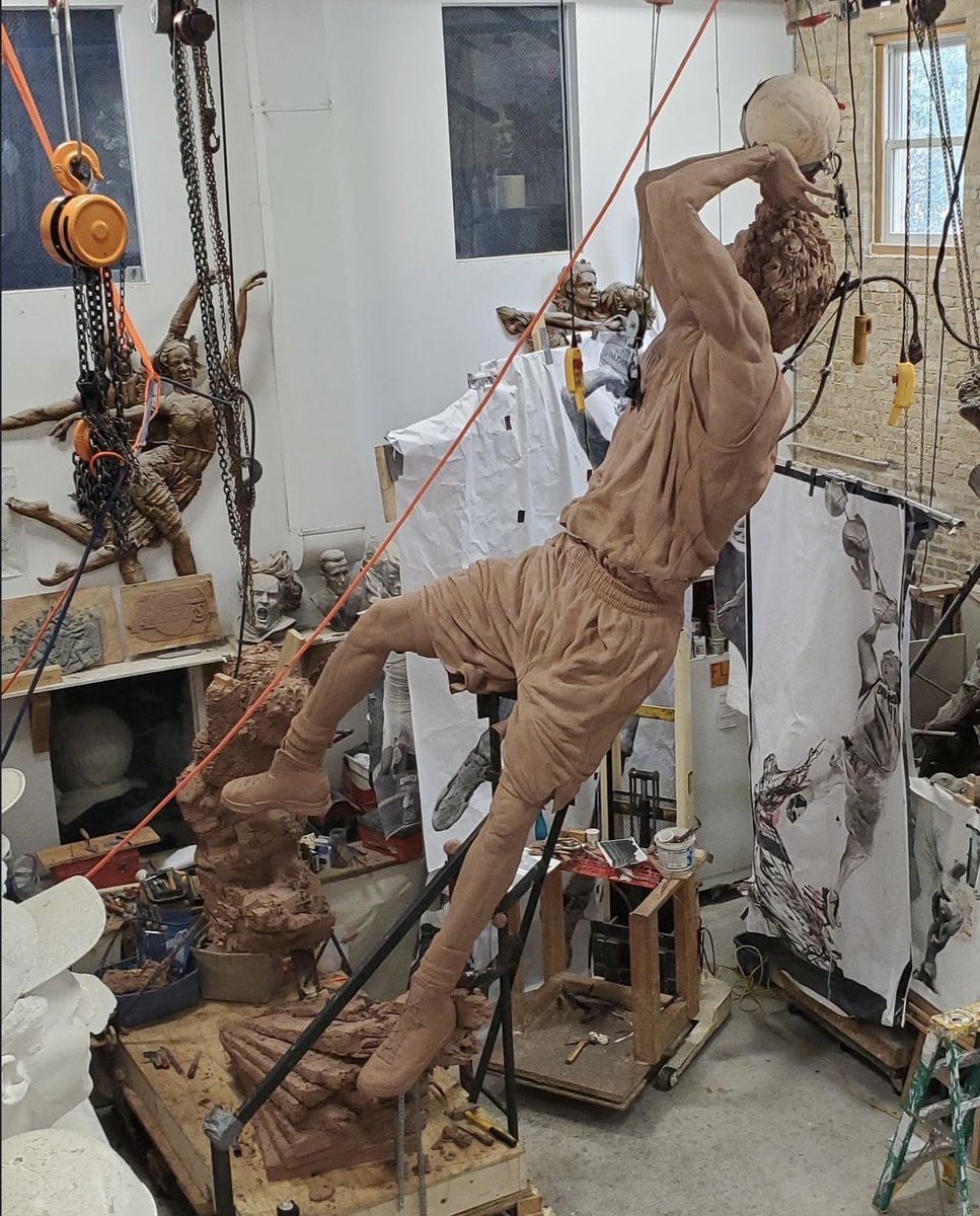 MavsMuse's tweet photo. The making of the iconic Dirk Nowitzki statue 🔥🐐 https://t.co/34xoi5Gbta