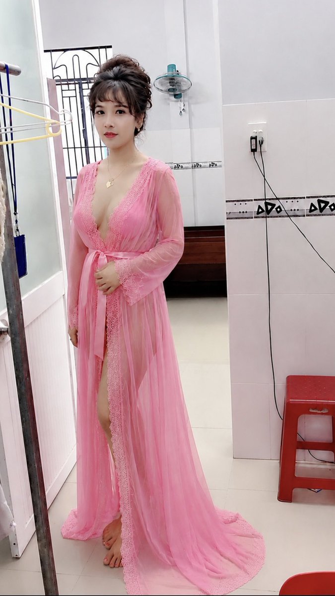 ngalee2509's tweet photo. Mặc thế này ngủ cùng anh được hem! https://t.co/VaMkJrk60h