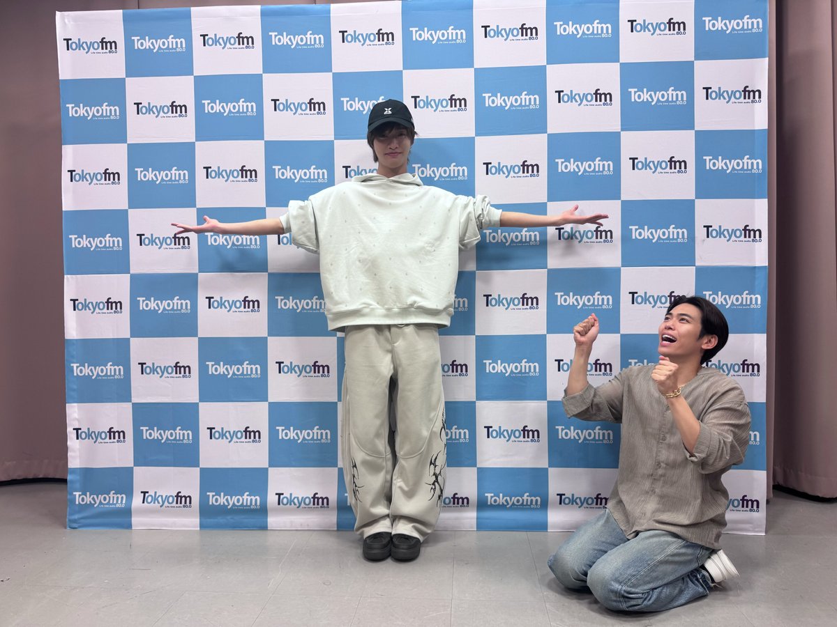 7mpickup_tfm's tweet photo. 今日の担当：影山拓也＆佐藤新❤🩷

「IMP.の #IMPickup」今日も放送！📡
9月1日、今日はなんの日でしょう？？

#影山拓也 #佐藤新 がピックアップ☑️
今日は佐藤新の誕生日🩷🩷
そして2人が「この舞台演出したい！」と思っていることは…？

📻https://t.co/QFNM4qNy3a

#IMP. @_7mp_official_ #TOKYOFM #JFN