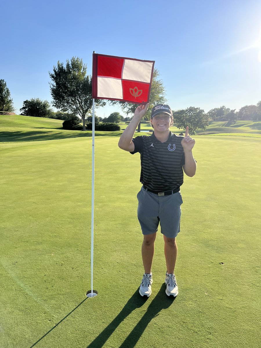 MarsEli1414's tweet photo. Had my first HOLE IN ONE at Gaillardia on hole number 9!!!!!!! I had 160, 8 iron playing into the wind. I love my Titleist T200s and my pro v1s @Titleist https://t.co/2dWoBKjnEI
