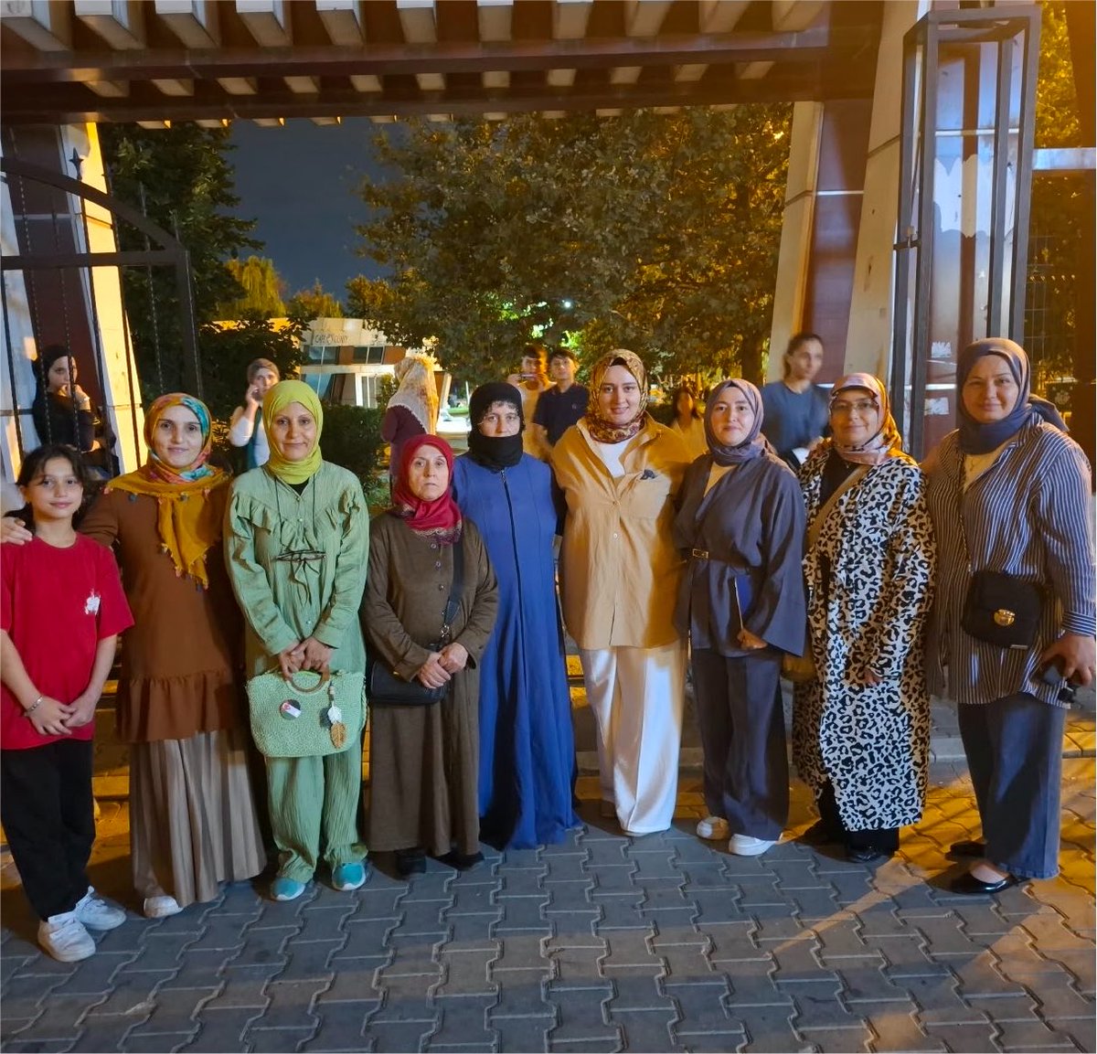YldrmHarika's tweet photo. 📍Selahaddin Eyyubi Mahallesi

Üye buluşmalarımızla mahalle mahalle üyelerimizle bir araya geliyor, mahallelerimize ve ilçemize dair istişarelerde bulunmaya devam ediyoruz.

@RTErdogan 
@halimaksu @Haticeyucel2023 https://t.co/bDPJBMHWEu