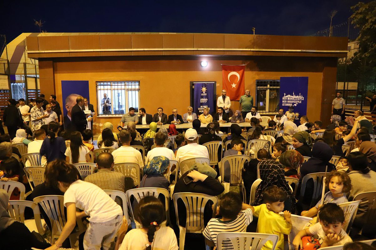 YldrmHarika's tweet photo. 📍Selahaddin Eyyubi Mahallesi

Üye buluşmalarımızla mahalle mahalle üyelerimizle bir araya geliyor, mahallelerimize ve ilçemize dair istişarelerde bulunmaya devam ediyoruz.

@RTErdogan 
@halimaksu @Haticeyucel2023 https://t.co/bDPJBMHWEu