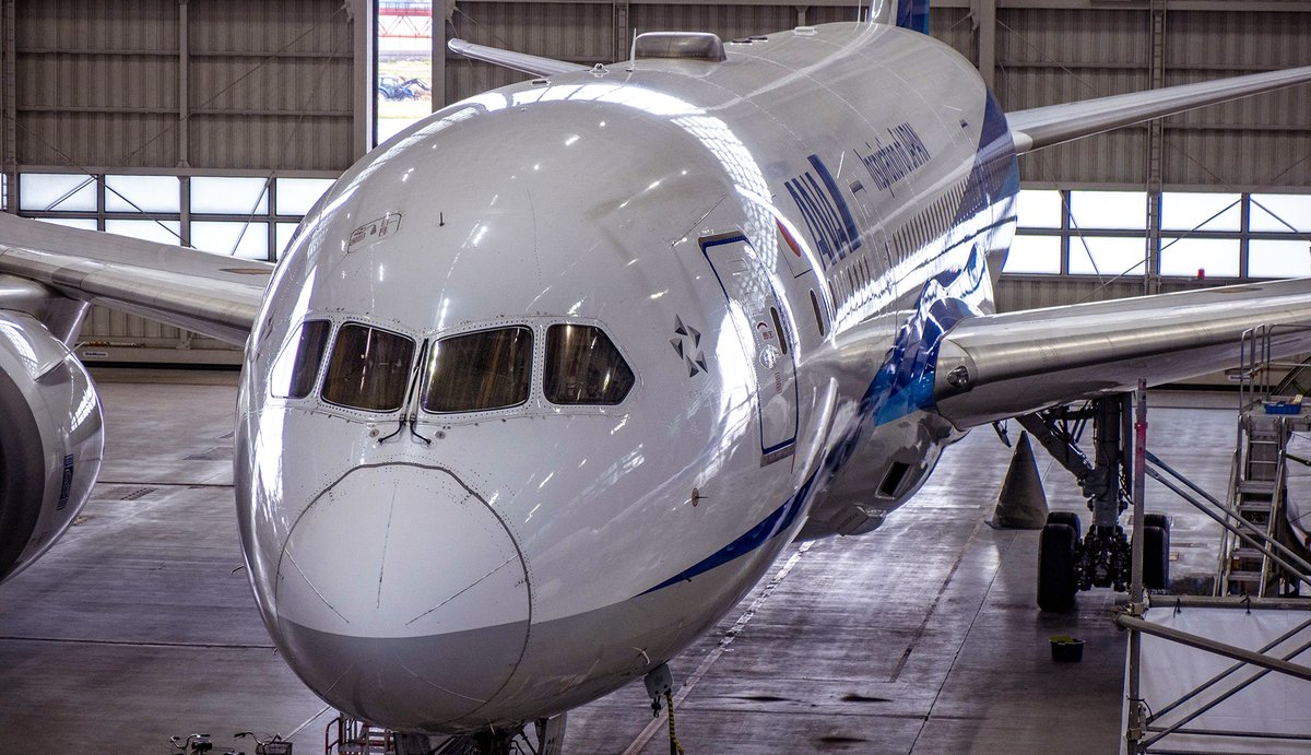Kent_YVR's tweet photo. And… from a trip in April, during the awesome @FlyANA_official Blue Hangar Tour 😎 JA821A 787-8 Dreamliner https://t.co/LGXdtJBiB8