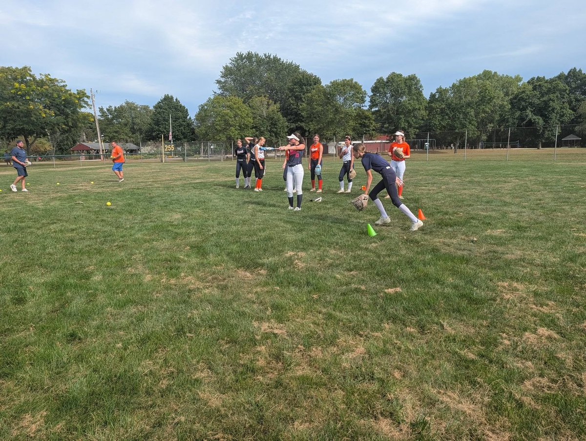 JohnBurnham32's tweet photo. 1st day of Polar Crush NH practice for the 26/27 season is in the books. Always grinding in the pursuit of excellence!! Itβs going to be a great year!! #polarcrushnh #crushingit π₯πͺπ»π₯ππ§‘ https://t.co/QNmDtTc11X