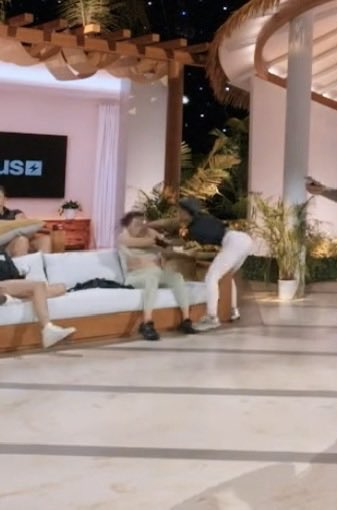 Bydneebaaby's tweet photo. Tyson hitting Sam and then running because she seen all them big ass bitches coming at her is fucking HILARIOUS 😭🤣🤣🤣
#BaddiesGoneWildDRReunion https://t.co/wCLZJ5eySw