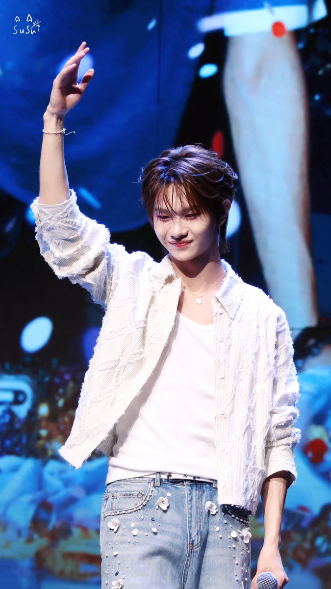 susu_ing's tweet photo. 🐈you are my sunshine~
一周年快乐bb~
#HuangWenjin 
#CIIU
#奔赴少年ciiu 
#closertoyou
#jyp 
#JYPChina 
#黄文锦
#奔赴少年CIIU出道一周年 https://t.co/IrboIVXBOa