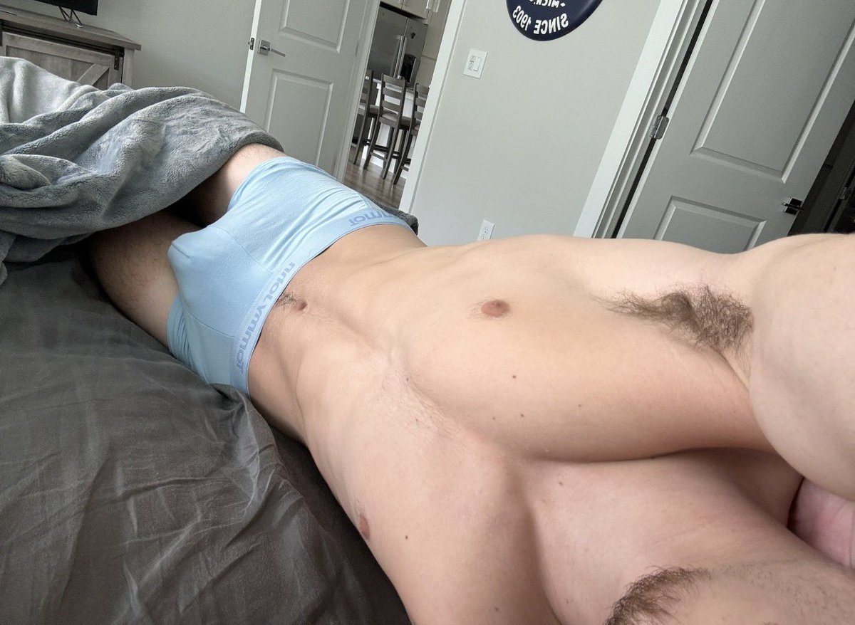 YourKingGrayson's tweet photo. who wants to be little spoon 😋 #bulge #chudaiㅤ https://t.co/Ixz1fKrQb8
