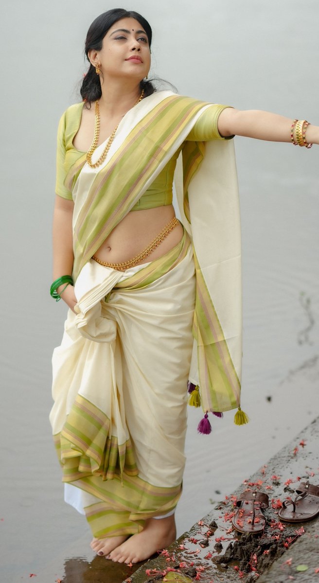 INDACTRESSPIC's tweet photo. Nayana Elza in full Kerala glow.
#NayanaElza 

Happy Morning Friends https://t.co/j4VhrzwwMC