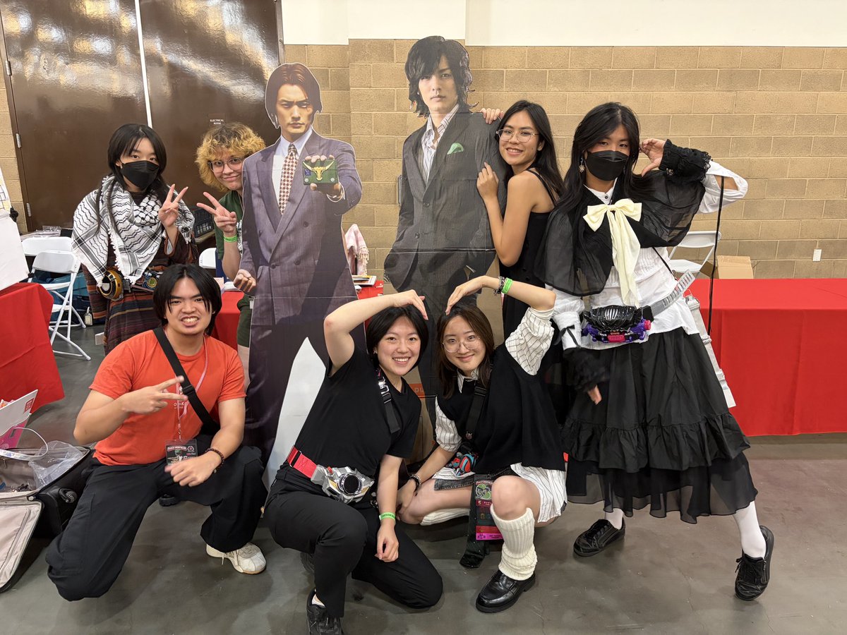 liwfie's tweet photo. THANK U PMC for the great time 🙂‍↕️🙂‍↕️🙂‍↕️ thank u to our lovely lawyer Shuichi Kitaoka for keeping us all out of trouble, Takatora Melon for outmogging him and humbling him, @burmeoburmeo for keeping me sane, and our booth neighbors for a great time 🙂‍↕️🙂‍↕️ https://t.co/S1ZkGEHfZ7