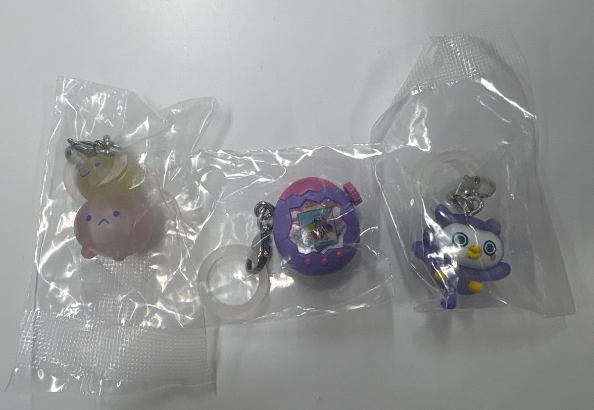 gc9833's tweet photo. 【交換】たまごっち めじるしアクセサリー Tamagotchi Paradise

譲
べびまるっち&amp;りくキッズ、たまパラ紫、ほーほっち

求
ポチっち、みゃおっち、たまパラピンク

都内(池袋〜新宿〜渋谷内)手渡し希望
お気軽にお声がけください https://t.co/ydhiIvxJce