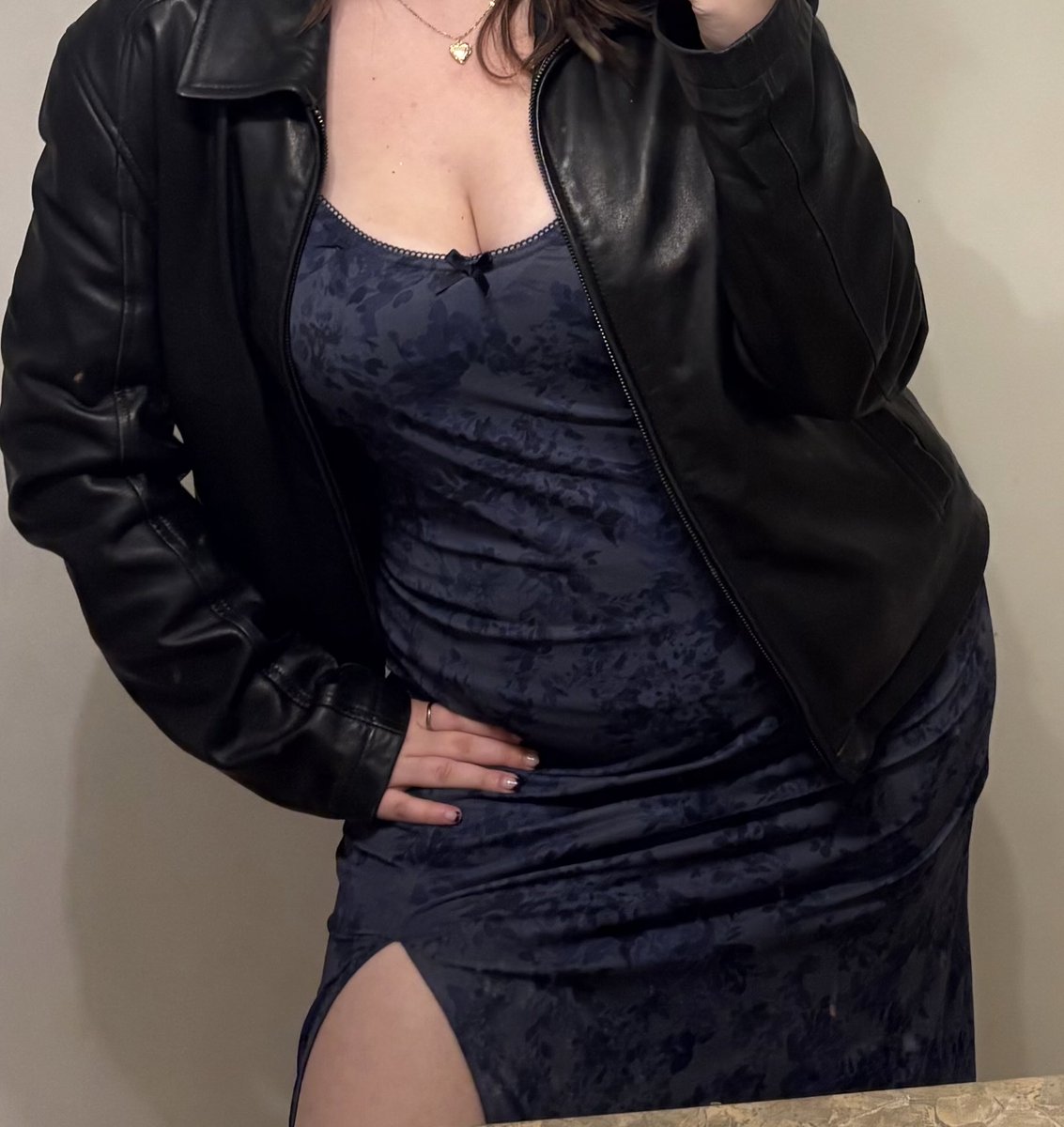 Tayspicss's tweet photo. in need of a new wardrobe so i can take more slutty pics 

links in bio for tribute 🐽💖

#findomme #domme #paypig #paypiggys #walletdrain #newsubs https://t.co/RsuJw5WcDH