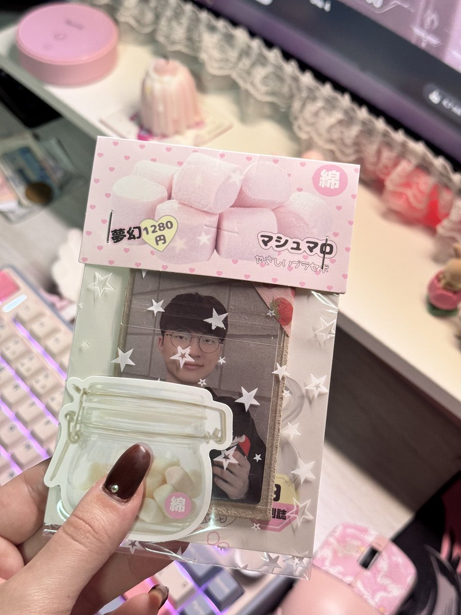 strvwberrychan's tweet photo. dia das embalagens perfeitas? https://t.co/nQVL7mgwIT