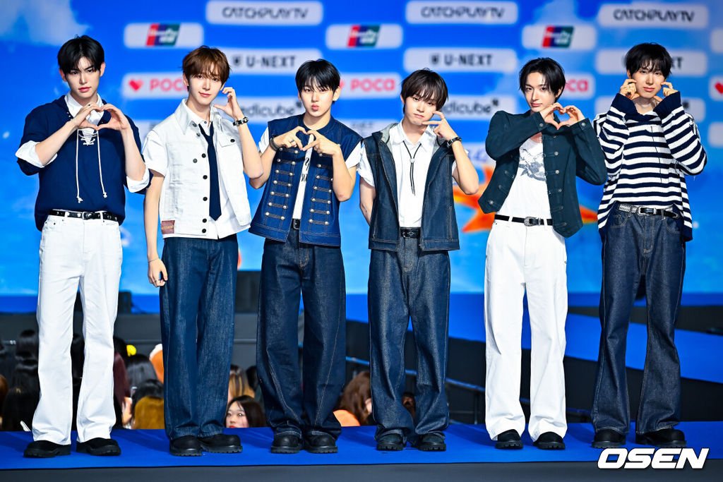 Kickflip_Intl's tweet photo. 📰 | 260831

KickFlip is gearing up for an October comeback! 

Based on a report by OSEN, the boys are preparing for their highly-anticipated return 6 months after their last release.

🔗 https://t.co/yksEV2uzK0

#KickFlip #킥플립 #キックフリップ
@kickflip_jype https://t.co/I5gIaX8Uqi