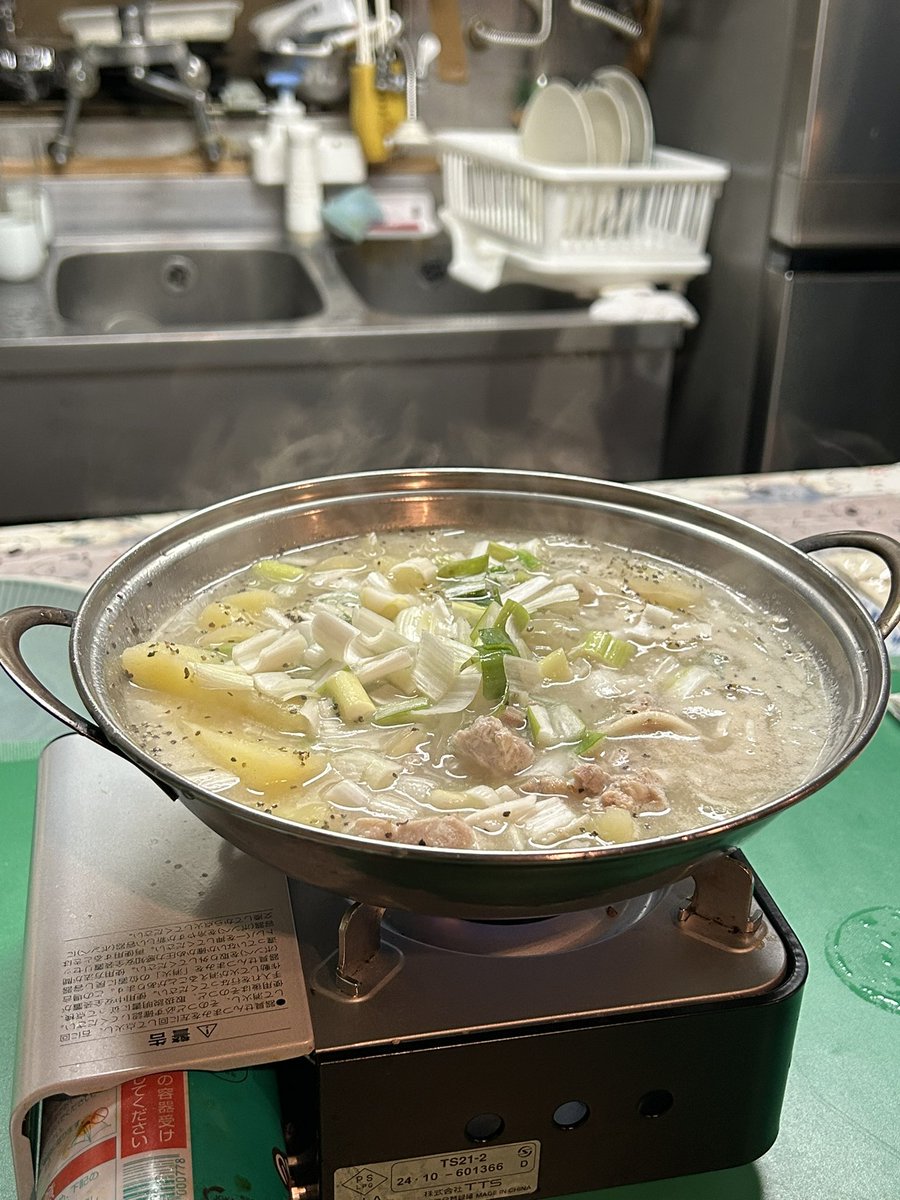 ilsm6_'s tweet photo. 気になって昨日行ってきたんだけど本当に美味しかった🥹✨
タッカルクッスはもちろんだけどポッサムとキムチマンドゥもおすすめ

支払い現金なのでそこだけ注意⚠️ https://t.co/aMSjTy6xEm