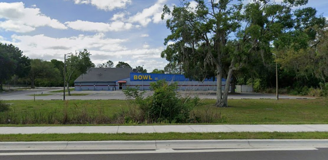 TwitRR2009's tweet photo. @PoisonranaPod @POSTwrestling @TheBrayD @daviePortman Sorry I am late with this one... The bowling alley. Just had to google pinball lounge - which was on the clock https://t.co/QWWEsui3x5
