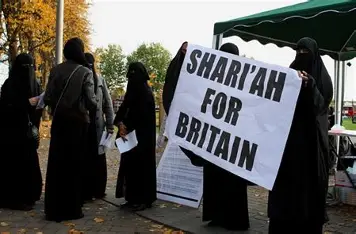Mark100082's tweet photo. @RyanBlucher @JBcommons @JesseBurkhart7 @mehdirhasan Who is complaining about it?
Hindus?
Scots?
Africans?

Or those who openly stating that Islam should rule Britain? Are there Jewish no go zones? https://t.co/RJT9ff9wW4