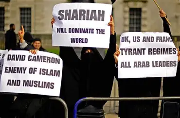 Mark100082's tweet photo. @RyanBlucher @JBcommons @JesseBurkhart7 @mehdirhasan Who is complaining about it?
Hindus?
Scots?
Africans?

Or those who openly stating that Islam should rule Britain? Are there Jewish no go zones? https://t.co/RJT9ff9wW4