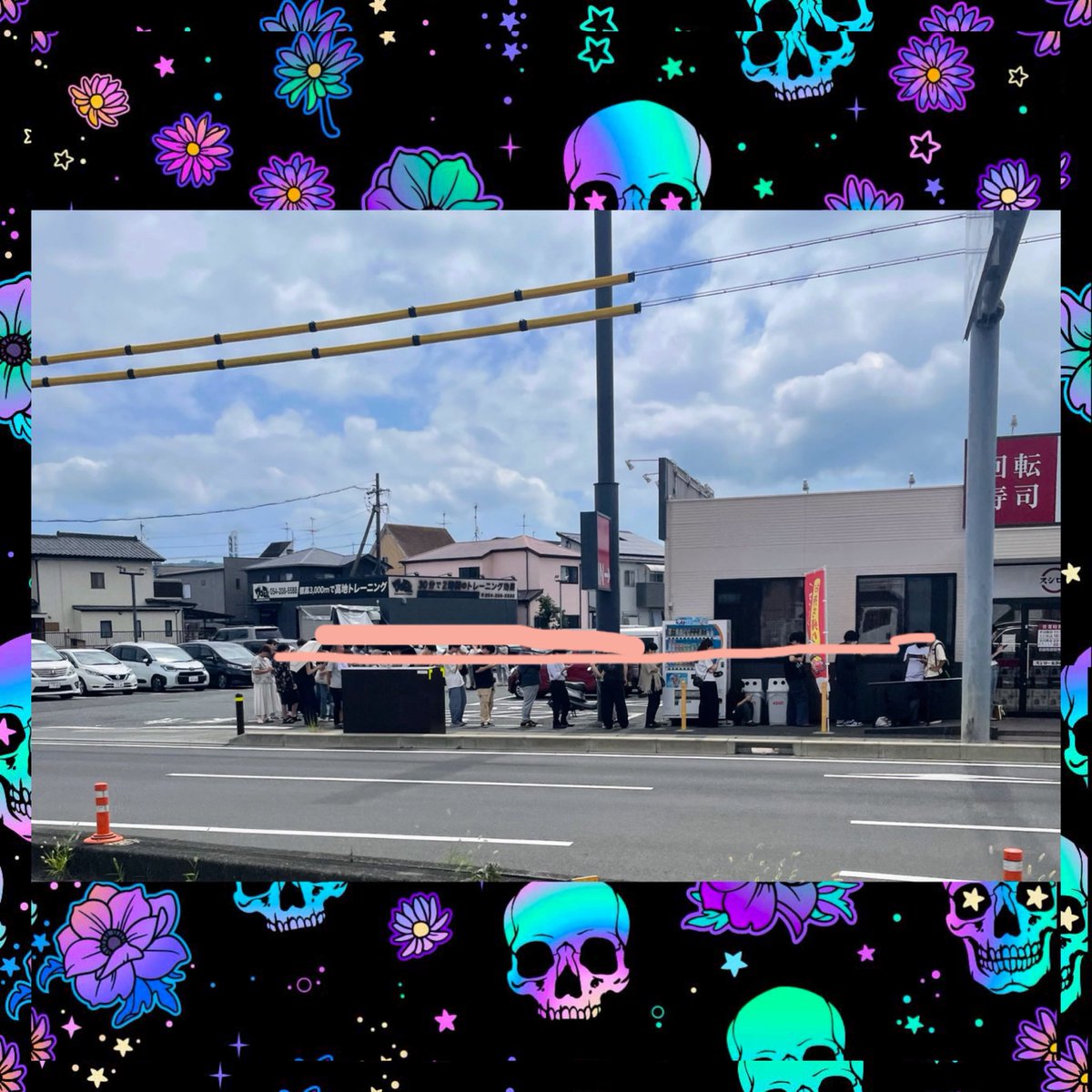 0627tsune's tweet photo. スシローめっちゃ人並んでる！！
何があるの？

#スシロー
#行列 https://t.co/G8bsI4BOfB