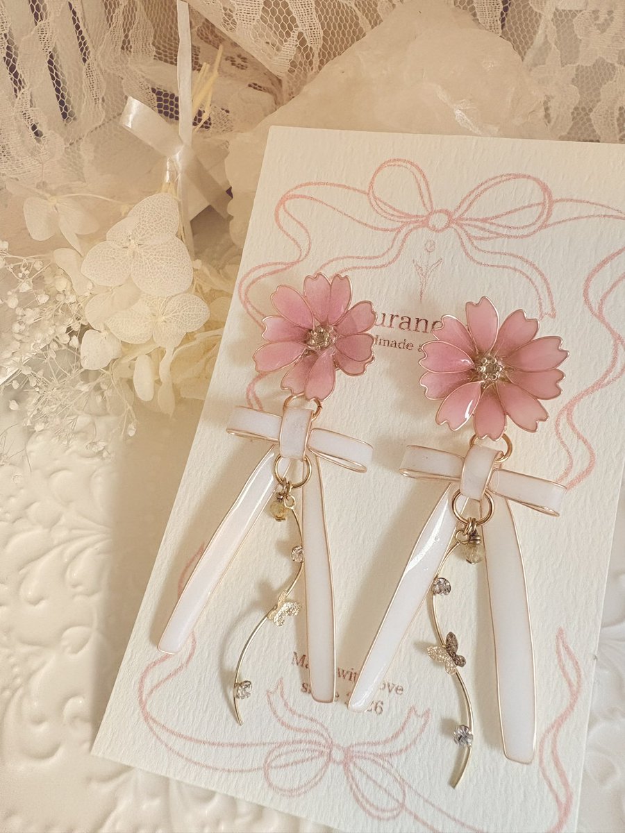 Ourando325's tweet photo. コスモスピアス完成✨️
こちらもデザフェスに持っていきます🫡
 #ハンドメイド好きと繋がりたい https://t.co/FvRJTeJ4PS
