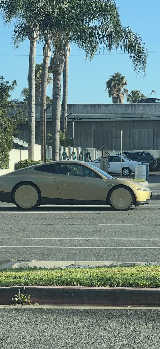 KinggTrades's tweet photo. Orange County, CA 📍👀 

It’s time. 

The takeover begins 
$TSLA https://t.co/s5o3A5d4FR