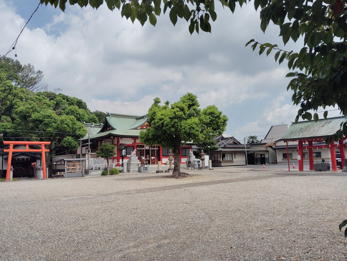 elephan_mickey's tweet photo. フォルダの中に埋まってた、以前帰省した時に訪れた神社⛩️森の中にある神社ではないけど、やはり夏の神社にはなにか魅力を感じてしまい、誘（いざな）われてしまう😳 https://t.co/YFZxjvAbna