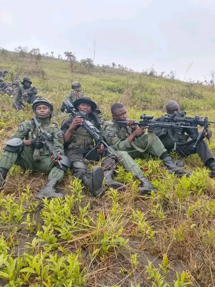 TWIRWANEHOMOI's tweet photo. #RDC: Toute l'armée burundaise, les FARDC, les mercenaires, les Fdlr et les Wazalendo ont été repoussés par Twirwaneho.
#Gipimo est totalement sous contrôle https://t.co/hJ1xbSD7sv