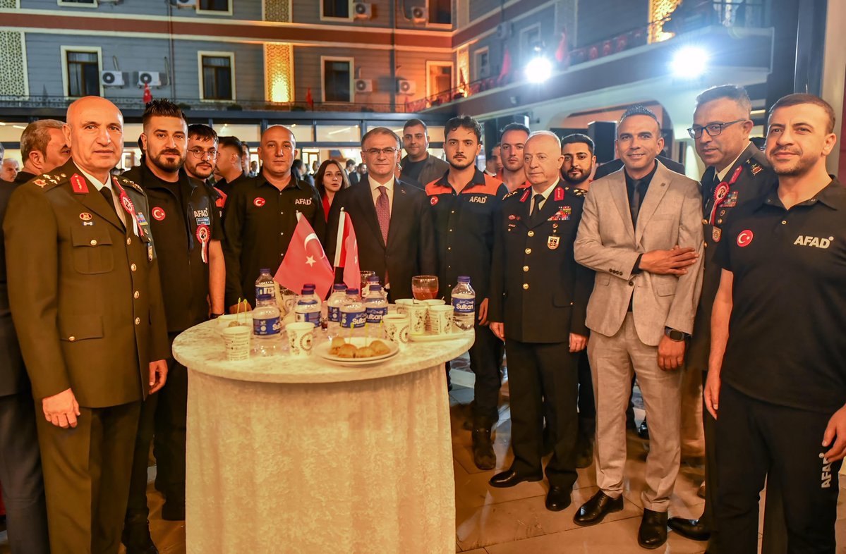 AFAD_Van's tweet photo. 📍Edremit/ Evliya Çelebi MTAL Uygulama Oteli🏢

#30AğustosZaferBayramı’nın 1️⃣0️⃣4️⃣. yıl dönümü dolayısıyla, Van Valimiz Sn. Ozan Balcı’nın ev sahipliğinde gerçekleştirilen “30 Ağustos Zafer Bayramı Resepsiyonu”na katılım sağladık. https://t.co/u0PPhW4qRE