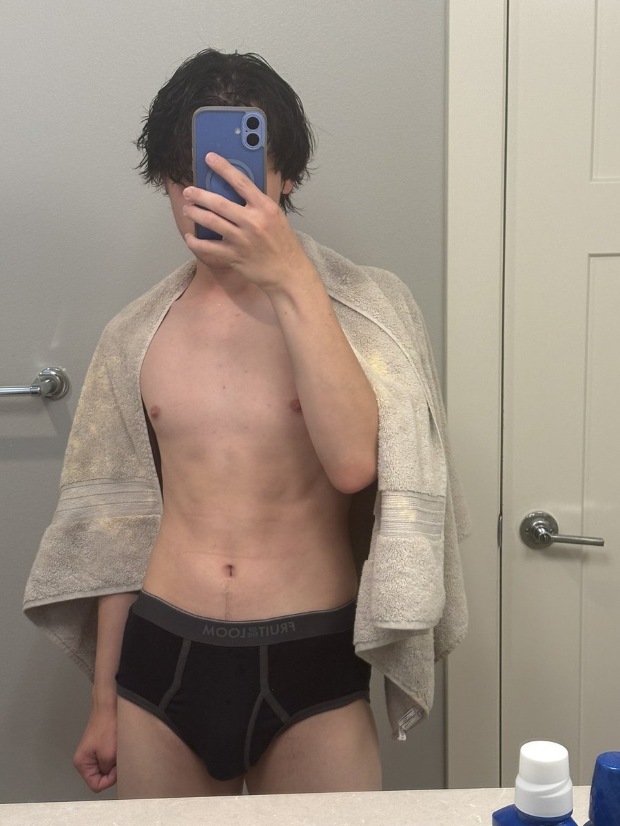 Loatoppo's tweet photo. my (bleach stained) cape https://t.co/F2peX5K48r