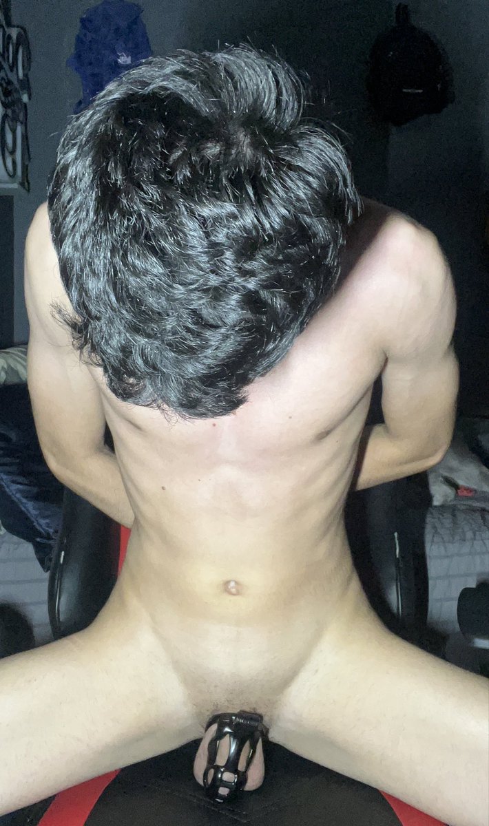 twinkslaveleon tweet picture