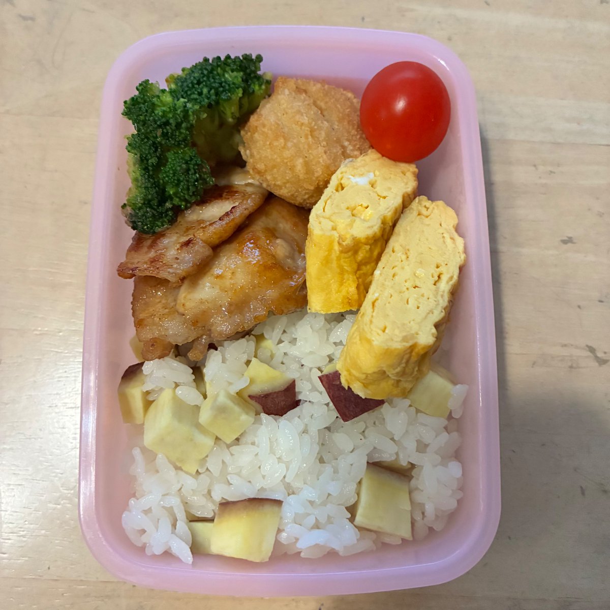 mt2mf's tweet photo. #学童弁当

さつまいもごはんと、しょうが焼き弁当 https://t.co/4CmhWGTlxv