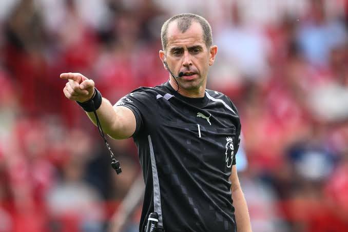 AdzThfc's tweet photo. Genuinely one of the worst out there. He should never be allowed to officiate any of our games https://t.co/33Fb81g2Ap